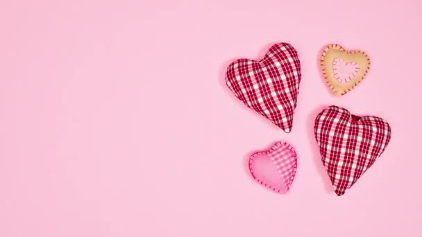 Pleated Hearts Moving Right Side Pastel Pink Background Copy Space — Stockvideo