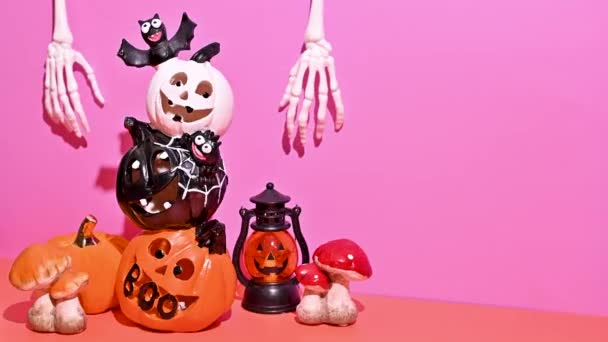 Arreglo Espeluznante Halloween Setas Calabaza Danza Manos Esqueleto — Vídeo de stock