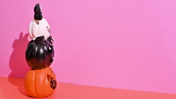 Okouzlující Halloween Motion Rotující Dýňová Socha Pastelovém Pozadí — Stock video