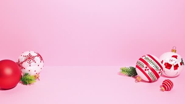Festlig Fantasi Pastell Rosa Bakgrund Med Jularrangemang Och Kopiera Utrymme — Stockvideo
