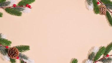 Bej Fotokopi Alanında Işıklı Noel Doğal Dekorasyon Şubeleri