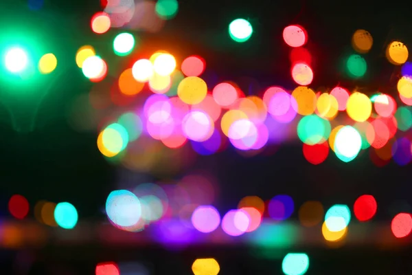 Mnoho Rozmazané Vánoční Stromeček Světla Dekorace Vytvořit Barevné Zimní Bokeh — Stock fotografie