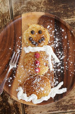 Kış kardan adam krepli kahvaltı Noel tatili için yapıldı..