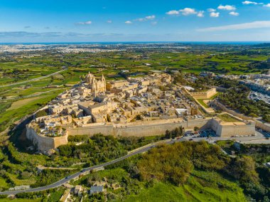 Mdina şehrinin havadan görünüşü. Malta adasının eski başkenti