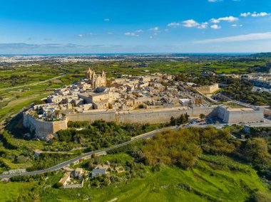 Mdina şehrinin insansız hava aracı görüntüsü. Malta 'nın Eski Başkenti 