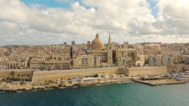 Valletta şehrinin hava aracı görüntüsü - Malta adasının başkenti. Avrupa