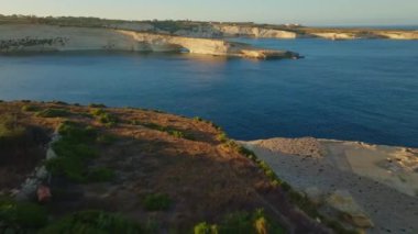 Hofriet Penceresi manzarası - doğa penceresi, St. Peter 's Havuzu, Malta adasına yakın.