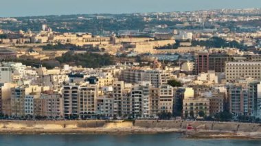Malta mimarisi ve binaları. Sliema şehri ve Valletta. Malta