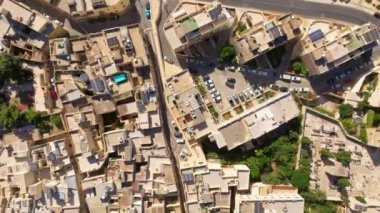 Malta sokaklarının ve evlerin havadan görünüşü. Rabat, Malta