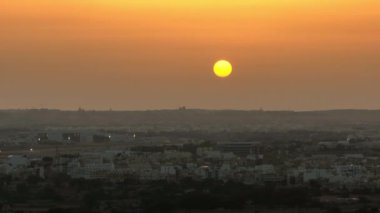 Malta adasında gün batımı, insansız hava aracı manzarası