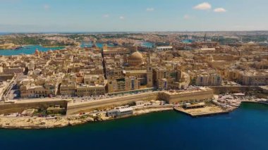Malta adasının başkenti Valletta şehri insansız hava aracı manzarası