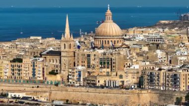 Valletta City, Malta adasının başkenti. Ana kilise, deniz, sahil manzarası