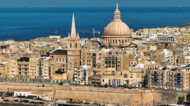 Valletta City, Malta adasının başkenti. Ana kilise, deniz, sahil manzarası