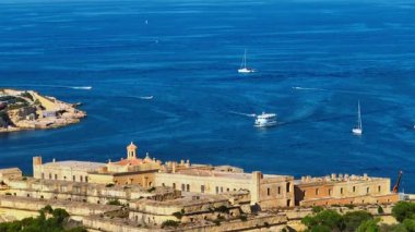 Manoel kalesi, turist gemileri, Akdeniz 'de tekneler, Malta adası.