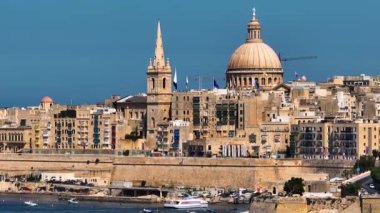 Valletta City, Malta 'nın başkenti. Ana kilise, deniz, sahil manzarası