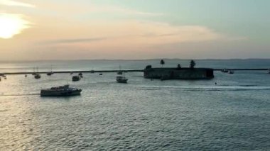 Altın Gök Altında Yolculuk 