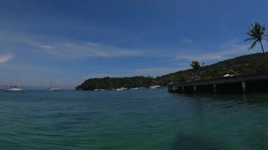 Gizli sahilleri ve gizli ada noktalarını keşfetmek için yavaş, manzaralı bir tekne yolculuğu..