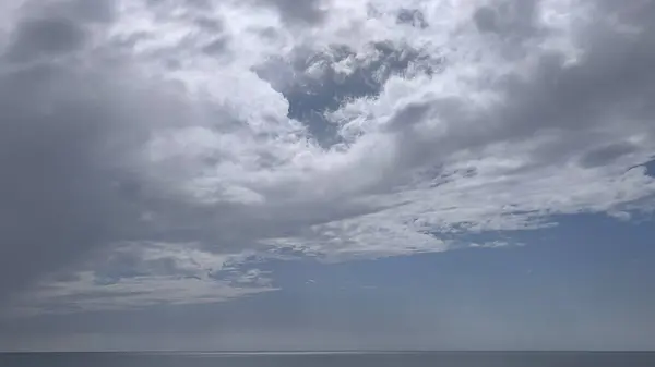 Horizon 'da Yağmur Bulutları 