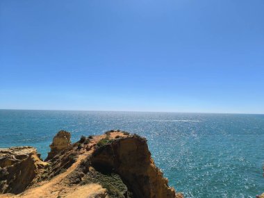 Sonsuz Ufuk 'la Rocky Sahil Hattı