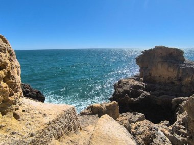 Dağılmış Kaya Çıkarımlarıyla Huzur Koyu