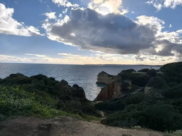 sunset Beach taşlara 