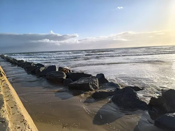 Kaya oluşumlarında dalgalar 