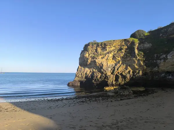 Altın Gün Işığı Banyo Kayalık Sahilleri 