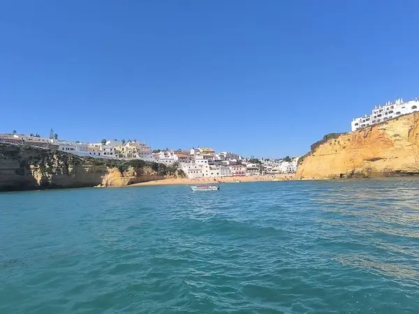 Okyanus 'un Görkemli Kaya oluşumları