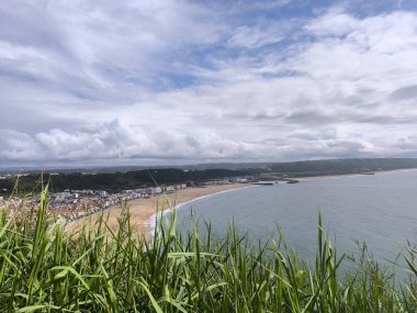 Mavi Gökler 'le Güneşli Tropikal Kıyı