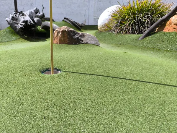 Minyatür Golf Sahasında Tek Nokta