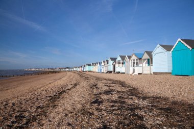 Thorpe Körfezi 'ndeki sahil kulübeleri, Southend-on-Sea, Essex, İngiltere