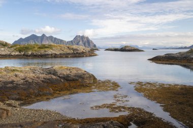 Svolvaer, Lofoten Adaları, Norveç 'te bir yaz gününde Rocky outlet' ler