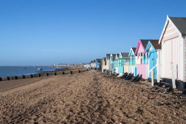 Thorpe Körfezi 'ndeki Beach Huts, Southend-on-Sea, Essex, İngiltere, Birleşik Krallık