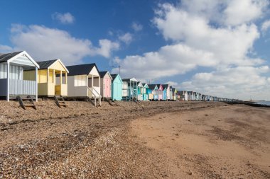 Thorpe Körfezi 'ndeki Beach Huts, Southend-on-Sea, Essex, İngiltere, Birleşik Krallık