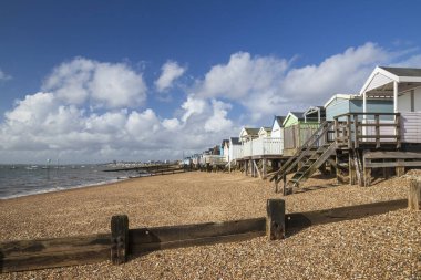 Thorpe Körfezi 'ndeki Beach Huts, Southend-on-Sea, Essex, İngiltere, Birleşik Krallık