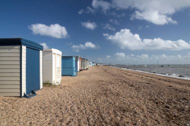 Thorpe Körfezi 'ndeki Beach Huts, Southend-on-Sea, Essex, İngiltere, Birleşik Krallık