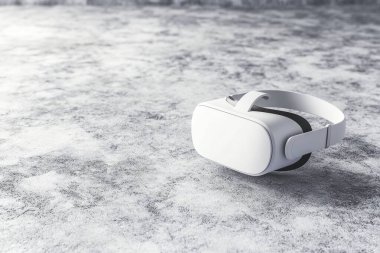 Beton Yüzey üzerine Modern VR Kulaklığı - Minimalist Ürün Ekranı