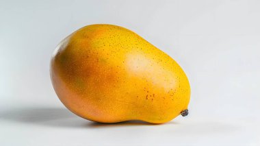 beyaz zemin üzerine taze mango