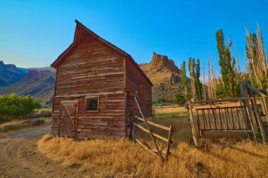 Birch Creek Çiftliği, Oregon 'daki Old Barn and Corral..