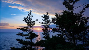 St. Lawrence Körfezi üzerinde gün batımı, Nova Scotia Kanada.