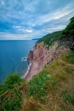 Mabou Limanı boyunca bulutlu bir sabah, Nova Scotia Kanada.