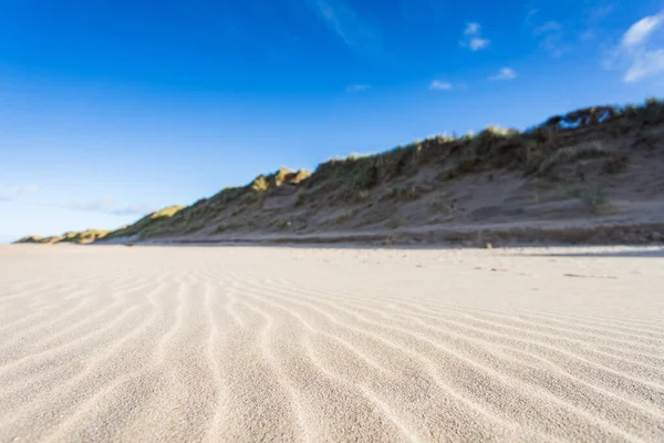 Naturlige Bølgemønstre Sett Forgrunnen Maursjøbunn Med Tårnende Sanddyner Som Dekker – stockfoto
