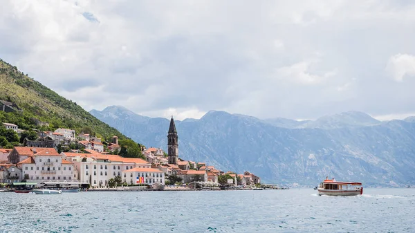 Red White Passenger Boat Approaches Perast Foot Mountains Surrounding Bay — Stock Photo, Image