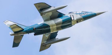 Suffolk 'taki RAF Lakenheath hava üssünden kalkan Top Aces Alpha Jet Ağustos 2023' te USAF eğitim sortilerini desteklemeye hazır..