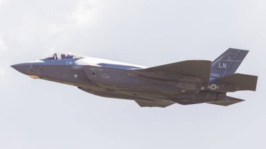 Valkyries lakaplı 495. Avcı Filosu 'na atanmış bir F-35A savaş uçağı, Ağustos 2023' te Suffolk 'taki RAF Lakenheath' den havalanıp bir eğitim sortisine katılacaktır..