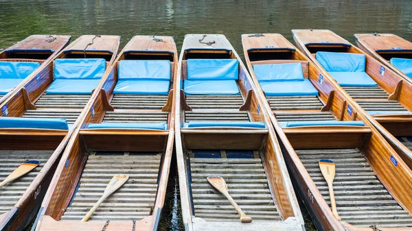 Ağustos 2023 'te Cambridge' in Quayside bölgesindeki Cam Nehri 'nde bir dizi boş atış yapıldı..