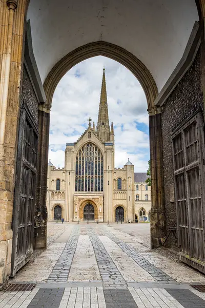 Norwich Cathedral Inramad Den Vackra Erpingham Gate Augusti 2023 — Stockfoto