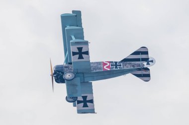 Eylül 2023 'te Southport' ta gökyüzünde Alman Hava Kuvvetleri renklerinde bir Fokker Dr1 uçağının kopyası görüldü..