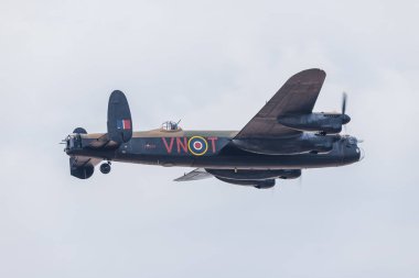 Kraliyet Hava Kuvvetleri 'nden Avro Lancaster bombacısı Eylül 2023' te Southport, Merseyside 'da görüldü..