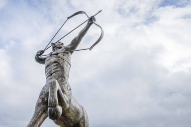 Centaur heykeli Shropshire Heykel Parkı 'nda 21 Ekim 2023' te Oswestry 'de resmedilmiştir..